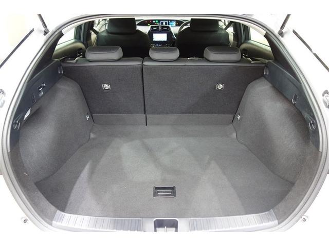 大きく開いたラゲージルーム。広々とした荷室でたくさんの荷物が入りますよ。