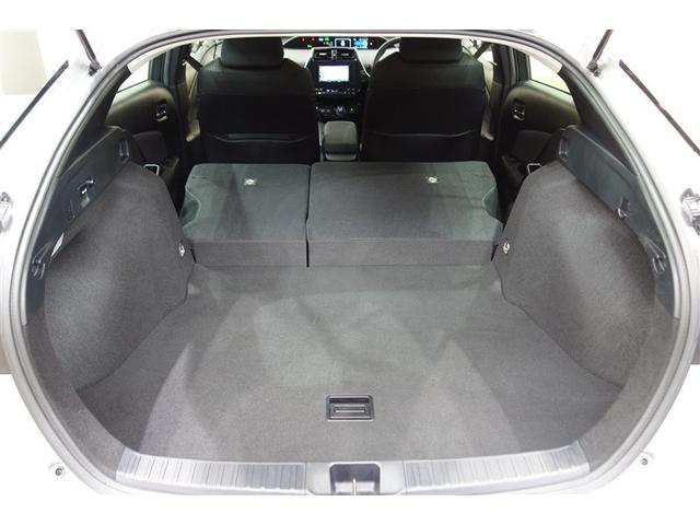 後部座席を倒せば大容量の荷室が出現！！たくさんの荷物も積めちゃいます！