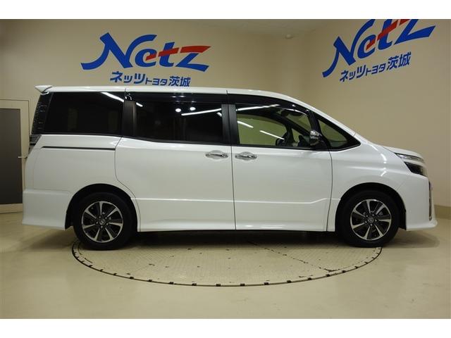 ヴォクシー ＺＳ　煌ＩＩＩ　プリクラッシュ　スマートキ　アイスト　ＤＶＤ再生機能　記録簿付き　横滑り防止装置　ナビＴＶ　アルミ　三列シート　ＷＡＣ　盗難防止　オートエアコン　キーレス　ＥＴＣ装備　パワステ　メモリナビ　クルコン（6枚目）