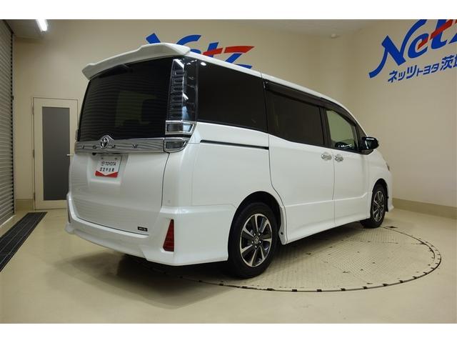 ヴォクシー ＺＳ　煌ＩＩＩ　プリクラッシュ　スマートキ　アイスト　ＤＶＤ再生機能　記録簿付き　横滑り防止装置　ナビＴＶ　アルミ　三列シート　ＷＡＣ　盗難防止　オートエアコン　キーレス　ＥＴＣ装備　パワステ　メモリナビ　クルコン（7枚目）