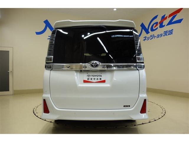 ヴォクシー ＺＳ　煌ＩＩＩ　プリクラッシュ　スマートキ　アイスト　ＤＶＤ再生機能　記録簿付き　横滑り防止装置　ナビＴＶ　アルミ　三列シート　ＷＡＣ　盗難防止　オートエアコン　キーレス　ＥＴＣ装備　パワステ　メモリナビ　クルコン（8枚目）