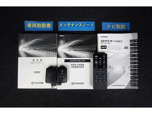 ヴォクシー ＺＳ　煌ＩＩＩ　プリクラッシュ　スマートキ　アイスト　ＤＶＤ再生機能　記録簿付き　横滑り防止装置　ナビＴＶ　アルミ　三列シート　ＷＡＣ　盗難防止　オートエアコン　キーレス　ＥＴＣ装備　パワステ　メモリナビ　クルコン（33枚目）