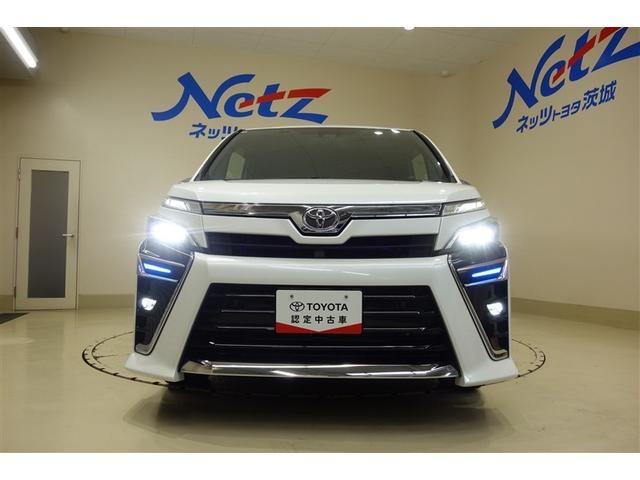 ヴォクシー ＺＳ　煌ＩＩＩ　プリクラッシュ　スマートキ　アイスト　ＤＶＤ再生機能　記録簿付き　横滑り防止装置　ナビＴＶ　アルミ　三列シート　ＷＡＣ　盗難防止　オートエアコン　キーレス　ＥＴＣ装備　パワステ　メモリナビ　クルコン（35枚目）