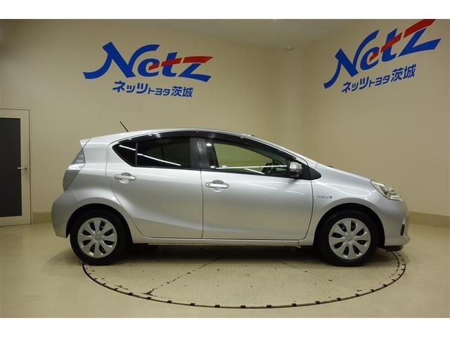 アクア S 純正ナビ ワンセグTV ブルートゥース ETC キーレスエントリー オートエアコン デュアルエアバッグ パワーウィンドウ パワーステアリング スペアタイヤ ロングラン保証(6枚目)