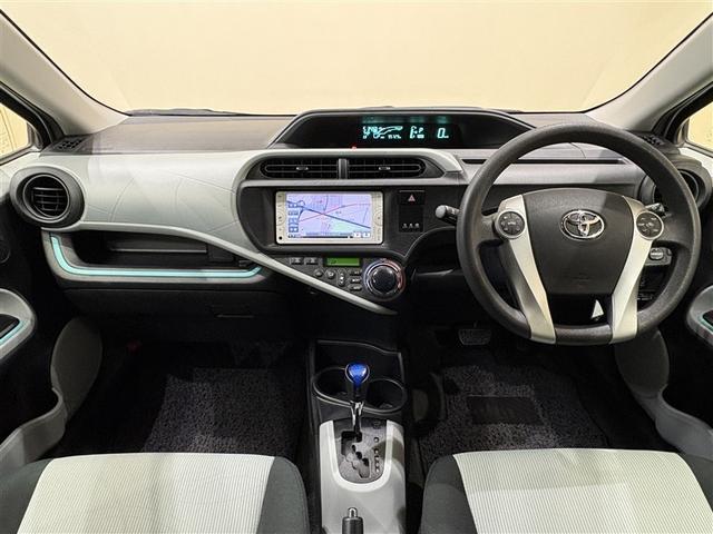 アクア Ｓ　純正ナビ　ワンセグＴＶ　ブルートゥース　リヤカメラ　ＥＴＣ　キーレスエントリー　オートエアコン　パワーウィンドウ　パワーステアリング　デュアルエアバッグ　スペアタイヤ　ロングラン保証（12枚目）