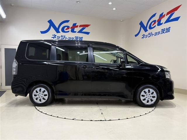 ヴォクシー X Lエディション 1オーナ 助手席エアバッグ 記録簿有 盗難防止 キ-レス 全席パワーウインドウ ATエアコン AUX ETC装備 Wエアコン リアカメラ メモリーナビ 三列シート 運転席エアバッグ ABS パワステ(7枚目)