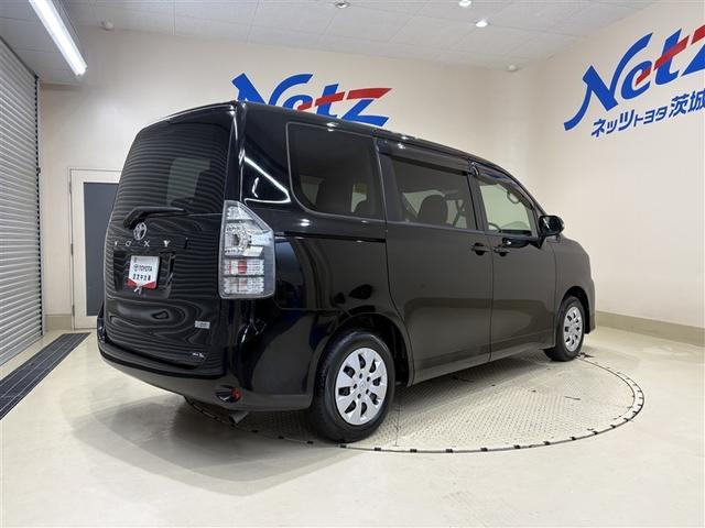 ヴォクシー X Lエディション 1オーナ 助手席エアバッグ 記録簿有 盗難防止 キ-レス 全席パワーウインドウ ATエアコン AUX ETC装備 Wエアコン リアカメラ メモリーナビ 三列シート 運転席エアバッグ ABS パワステ(8枚目)