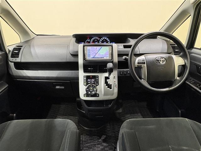 ヴォクシー X Lエディション 1オーナ 助手席エアバッグ 記録簿有 盗難防止 キ-レス 全席パワーウインドウ ATエアコン AUX ETC装備 Wエアコン リアカメラ メモリーナビ 三列シート 運転席エアバッグ ABS パワステ(12枚目)