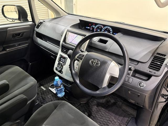 ヴォクシー X Lエディション 1オーナ 助手席エアバッグ 記録簿有 盗難防止 キ-レス 全席パワーウインドウ ATエアコン AUX ETC装備 Wエアコン リアカメラ メモリーナビ 三列シート 運転席エアバッグ ABS パワステ(22枚目)