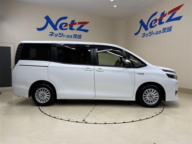 ヴォクシー ハイブリッドＶ　１０型純正ナビ　フルセグＴＶ　ブルートゥース　後席モニター　リヤカメラ　ＥＴＣ　ドライブレコーダ　スマートキー　オートエアコン　シートヒーター　クルーズコントロール　ＬＥＤライト　両側電動ドア　アルミ（6枚目）