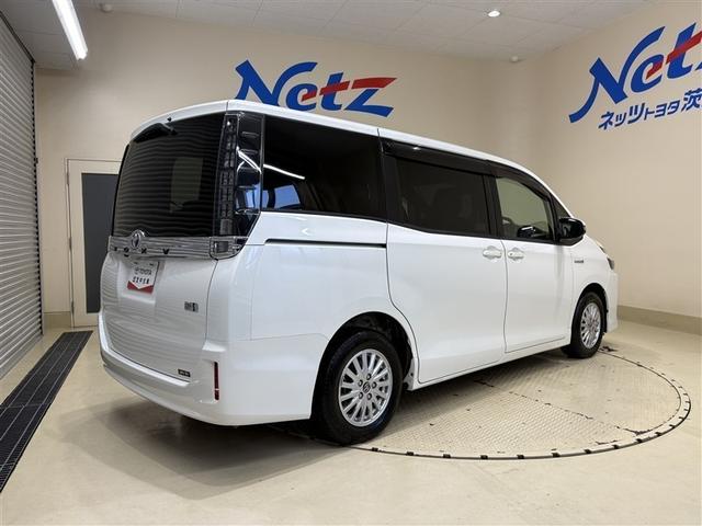 ヴォクシー ハイブリッドＶ　１０型純正ナビ　フルセグＴＶ　ブルートゥース　後席モニター　リヤカメラ　ＥＴＣ　ドライブレコーダ　スマートキー　オートエアコン　シートヒーター　クルーズコントロール　ＬＥＤライト　両側電動ドア　アルミ（7枚目）