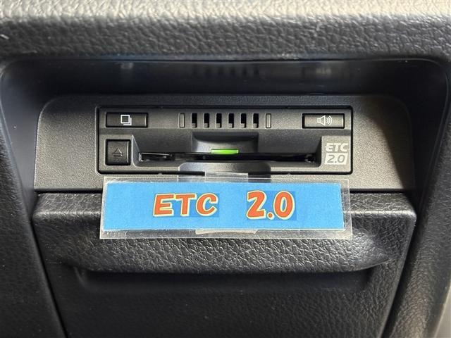 ヴォクシー ハイブリッドＶ　１０型純正ナビ　フルセグＴＶ　ブルートゥース　後席モニター　リヤカメラ　ＥＴＣ　ドライブレコーダ　スマートキー　オートエアコン　シートヒーター　クルーズコントロール　ＬＥＤライト　両側電動ドア　アルミ（17枚目）