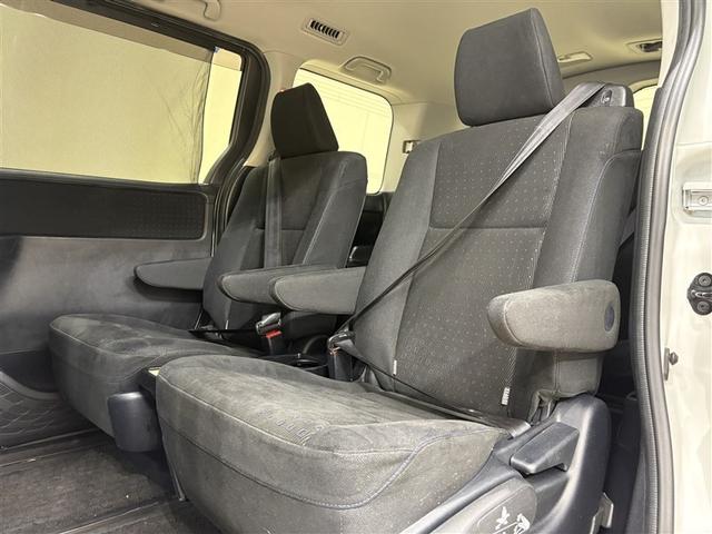 ヴォクシー ハイブリッドＶ　１０型純正ナビ　フルセグＴＶ　ブルートゥース　後席モニター　リヤカメラ　ＥＴＣ　ドライブレコーダ　スマートキー　オートエアコン　シートヒーター　クルーズコントロール　ＬＥＤライト　両側電動ドア　アルミ（29枚目）