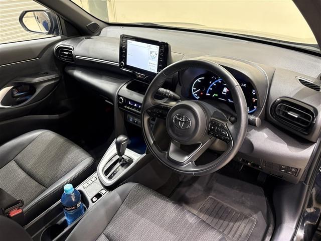 ヤリスクロス ハイブリッドＺ　ディスプレイオーディオ　ブルートゥース　全周囲カメラ　ＥＴＣ　スマートキ－　オートエアコン　シートヒーター　ＬＥＤライト　クルーズコントロール　ブラインドスポットモニター　セーフティセンス　アルミ（24枚目）