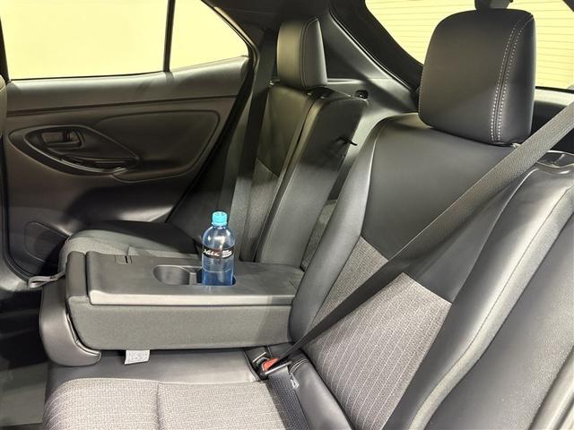 ヤリスクロス ハイブリッドＺ　ディスプレイオーディオ　ブルートゥース　全周囲カメラ　ＥＴＣ　スマートキ－　オートエアコン　シートヒーター　ＬＥＤライト　クルーズコントロール　ブラインドスポットモニター　セーフティセンス　アルミ（28枚目）