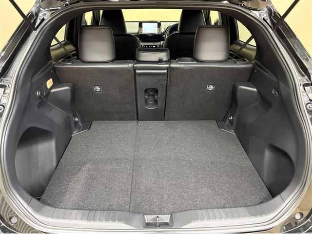 ヤリスクロス ハイブリッドＺ　ディスプレイオーディオ　ブルートゥース　全周囲カメラ　ＥＴＣ　スマートキ－　オートエアコン　シートヒーター　ＬＥＤライト　クルーズコントロール　ブラインドスポットモニター　セーフティセンス　アルミ（29枚目）