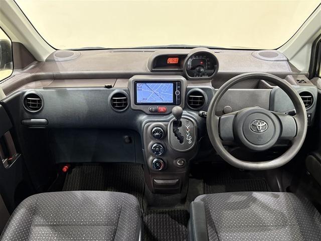 ���F���ɗD��A��������܂Ƃ܂������̂���C���p�l�B�e����X�C�b�`�Ȃǂ��h���C�o�[�̎g���₷���ʒu�ɔz�u����Ă��܂���B