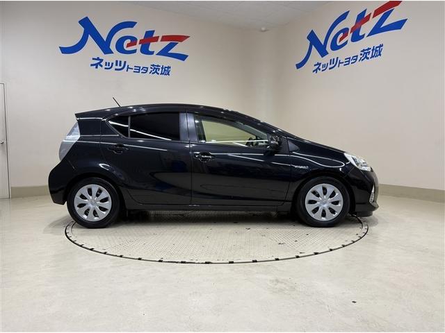 アクア Ｓ　ローダウン　セキュリティー　キーレススタート　両席エアバッグ　スマートキーシステム　取説記録簿　バックモニタ　ＡＴエアコン　ＶＳＣ　運転席エアバッグ　ＡＵＸ　パワーウインドー　ＥＴＣ付　パワステ（6枚目）