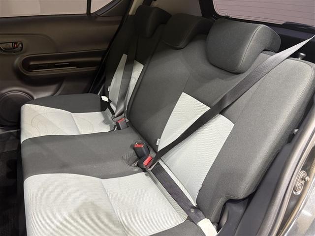 アクア Ｓ　ローダウン　セキュリティー　キーレススタート　両席エアバッグ　スマートキーシステム　取説記録簿　バックモニタ　ＡＴエアコン　ＶＳＣ　運転席エアバッグ　ＡＵＸ　パワーウインドー　ＥＴＣ付　パワステ（24枚目）