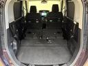 後席シートを前方に収納すれば広々とした荷室になり、大きな荷物も積めます。