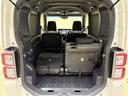 後席は分割可倒式リヤシート。長めの荷物を載せるときにいいですね。