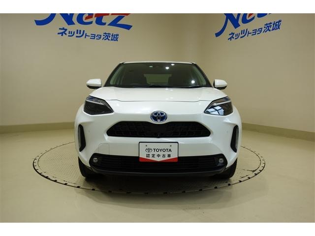 ヤリスクロス ハイブリッドＺ　インテリジェントキー　アルミホイル　ＬＥＤライト　１オ－ナ－　リアカメラ　クルーズコントロール　整備記録簿　横滑り防止システム　ナビＴＶ　メモリーナビゲーション　電動シ－ト　パワステ　オートエアコン（4枚目）