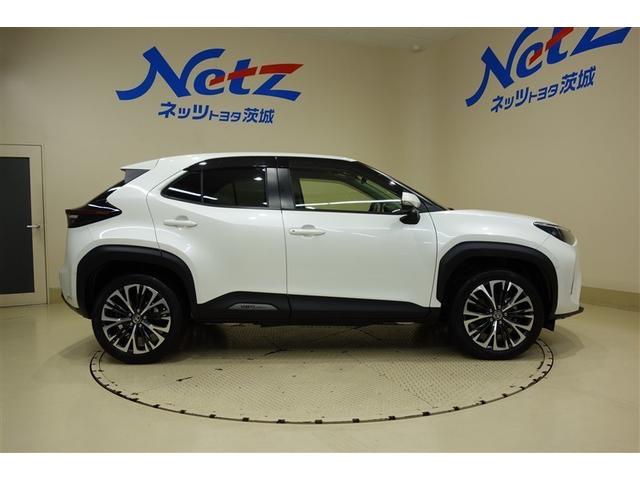 ヤリスクロス ハイブリッドＺ　インテリジェントキー　アルミホイル　ＬＥＤライト　１オ－ナ－　リアカメラ　クルーズコントロール　整備記録簿　横滑り防止システム　ナビＴＶ　メモリーナビゲーション　電動シ－ト　パワステ　オートエアコン（6枚目）