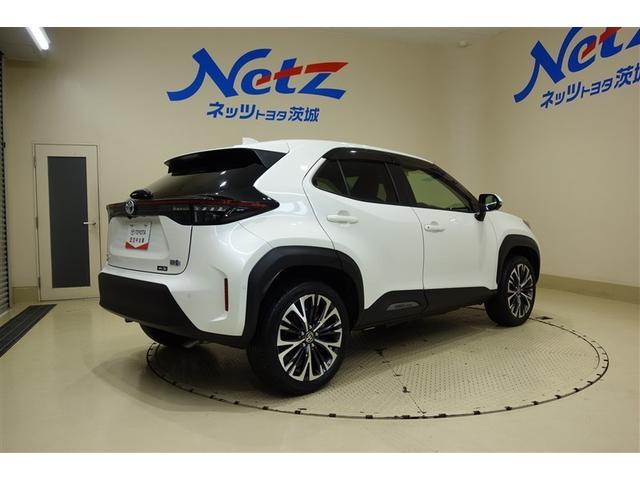 ヤリスクロス ハイブリッドＺ　インテリジェントキー　アルミホイル　ＬＥＤライト　１オ－ナ－　リアカメラ　クルーズコントロール　整備記録簿　横滑り防止システム　ナビＴＶ　メモリーナビゲーション　電動シ－ト　パワステ　オートエアコン（7枚目）