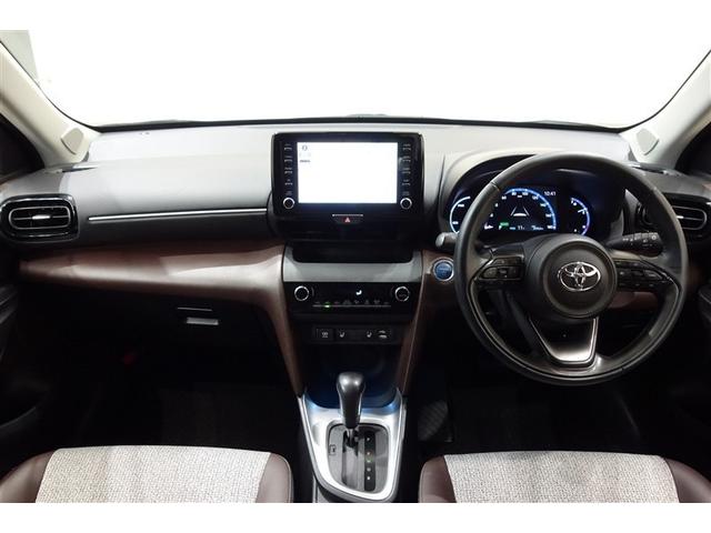 ヤリスクロス ハイブリッドＺ　インテリジェントキー　アルミホイル　ＬＥＤライト　１オ－ナ－　リアカメラ　クルーズコントロール　整備記録簿　横滑り防止システム　ナビＴＶ　メモリーナビゲーション　電動シ－ト　パワステ　オートエアコン（11枚目）