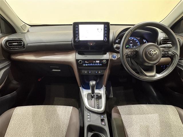 ヤリスクロス ハイブリッドＺ　ディスプレイオーディオ　フルセグＴＶ　ブルートゥース　ＤＶＤ再生　全周囲カメラ　ＥＴＣ　スマートキー　オートエアコン　シートヒーター　ＬＥＤライト　クルーズコントロール　セーフティセンス　アルミ（12枚目）