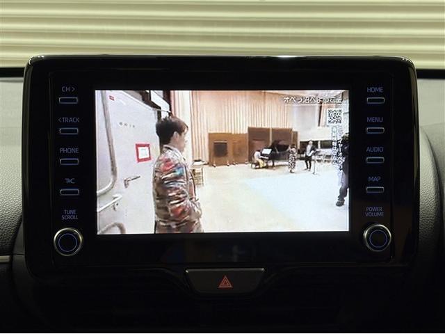 ヤリスクロス ハイブリッドＺ　ディスプレイオーディオ　フルセグＴＶ　ブルートゥース　ＤＶＤ再生　全周囲カメラ　ＥＴＣ　スマートキー　オートエアコン　シートヒーター　ＬＥＤライト　クルーズコントロール　セーフティセンス　アルミ（15枚目）