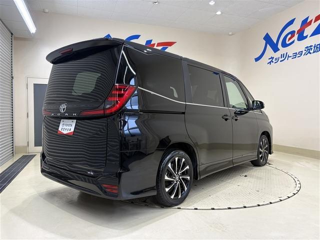 ノア Ｓ－Ｚ　アルミホイール　デュアルエアコン　クルーズコントロール　記録簿　盗難防止装置　ＬＥＤライト　両側自動ドア　メモリーナビ　キーレス　横滑り防止　ナビＴＶ　三列シート　ＤＶＤ再生　スマートキー　エアコン（9枚目）