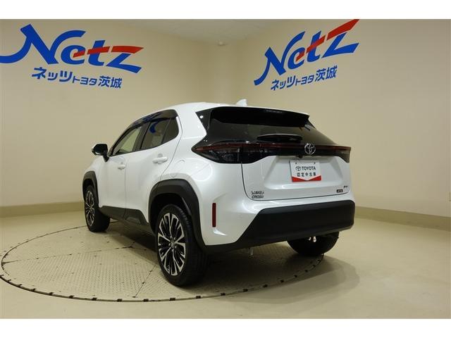 ヤリスクロス ハイブリッドＺ　ディスプレイオーディオナビ　フルセグＴＶ　ブルートゥース　全周囲カメラ　ＥＴＣ　ドライブレコーダー　スマートキー　シートヒーター　ＬＥＤライト　クルーズコントロール　電動バックドア　セーフティセンス（8枚目）