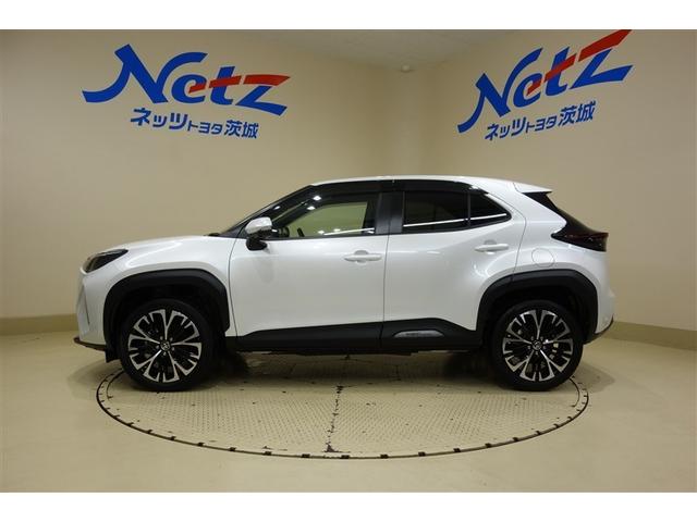 ヤリスクロス ハイブリッドＺ　ディスプレイオーディオナビ　フルセグＴＶ　ブルートゥース　全周囲カメラ　ＥＴＣ　ドライブレコーダー　スマートキー　シートヒーター　ＬＥＤライト　クルーズコントロール　電動バックドア　セーフティセンス（9枚目）