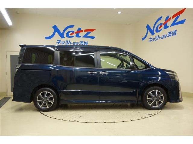 ヴォクシー ＺＳ　煌　１０型純正ナビ　フルセグＴＶ　ブルートゥース　ＤＶＤ再生　後席モニター　リヤカメラ　ＥＴＣ　スマートキー　オートエアコン　クルーズコントロール　ＬＥＤライト　両側電動ドア　セーフティセンス　アルミ（6枚目）