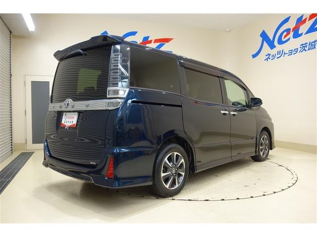 ヴォクシー ＺＳ　煌　１０型純正ナビ　フルセグＴＶ　ブルートゥース　ＤＶＤ再生　後席モニター　リヤカメラ　ＥＴＣ　スマートキー　オートエアコン　クルーズコントロール　ＬＥＤライト　両側電動ドア　セーフティセンス　アルミ（7枚目）