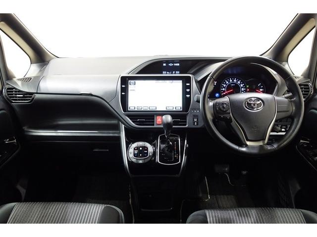 ヴォクシー ＺＳ　煌　１０型純正ナビ　フルセグＴＶ　ブルートゥース　ＤＶＤ再生　後席モニター　リヤカメラ　ＥＴＣ　スマートキー　オートエアコン　クルーズコントロール　ＬＥＤライト　両側電動ドア　セーフティセンス　アルミ（11枚目）