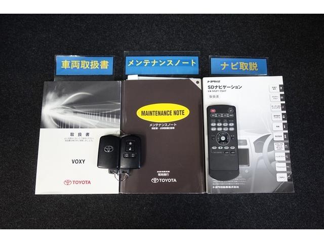 ヴォクシー ZS 両電動スライドドア 地デジ 盗難防止システム オートエアコン ダブルエアバッグ DVD再生可 ETC LEDヘッドライト キーレスエントリー メモリーナビ ナビTV AUX 3列シート 横滑り防止(30枚目)