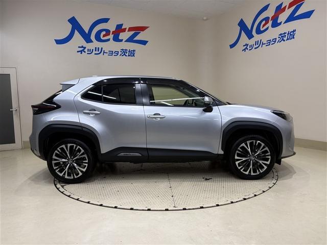 ヤリスクロス ハイブリッドＺ　インテリジェントキー　アルミホイル　ＬＥＤライト　１オ－ナ－　リアカメラ　クルーズコントロール　整備記録簿　横滑り防止システム　ナビＴＶ　メモリーナビゲーション　電動シ－ト　パワステ　オートエアコン（7枚目）
