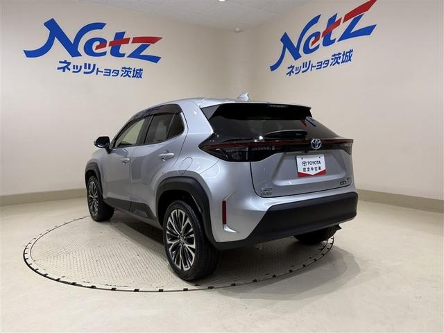 ヤリスクロス ハイブリッドＺ　インテリジェントキー　アルミホイル　ＬＥＤライト　１オ－ナ－　リアカメラ　クルーズコントロール　整備記録簿　横滑り防止システム　ナビＴＶ　メモリーナビゲーション　電動シ－ト　パワステ　オートエアコン（10枚目）
