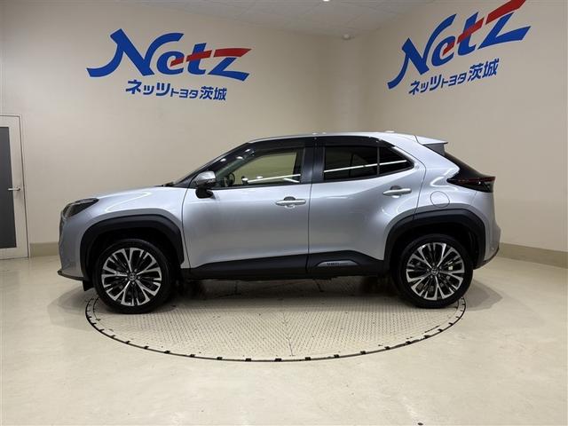 ヤリスクロス ハイブリッドＺ　インテリジェントキー　アルミホイル　ＬＥＤライト　１オ－ナ－　リアカメラ　クルーズコントロール　整備記録簿　横滑り防止システム　ナビＴＶ　メモリーナビゲーション　電動シ－ト　パワステ　オートエアコン（11枚目）