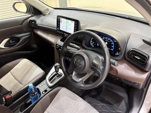 ヤリスクロス ハイブリッドＺ　インテリジェントキー　アルミホイル　ＬＥＤライト　１オ－ナ－　リアカメラ　クルーズコントロール　整備記録簿　横滑り防止システム　ナビＴＶ　メモリーナビゲーション　電動シ－ト　パワステ　オートエアコン（26枚目）