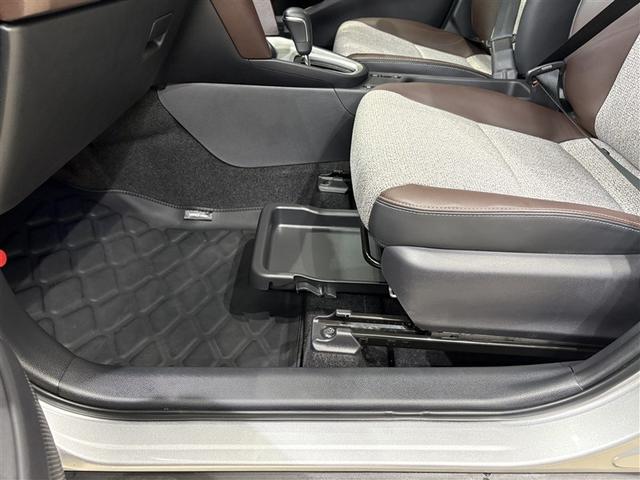 ヤリスクロス ハイブリッドＺ　インテリジェントキー　アルミホイル　ＬＥＤライト　１オ－ナ－　リアカメラ　クルーズコントロール　整備記録簿　横滑り防止システム　ナビＴＶ　メモリーナビゲーション　電動シ－ト　パワステ　オートエアコン（28枚目）