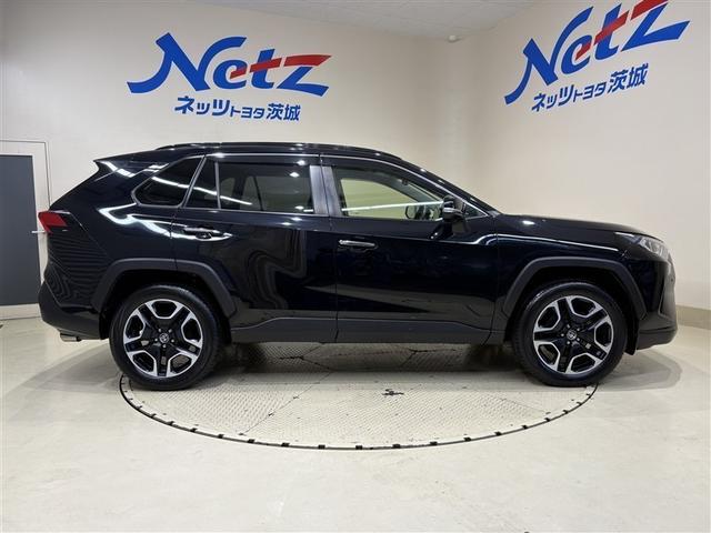 ＲＡＶ４ ハイブリッドＧ　１００Ｖ電源　ディスプレイオーディオ　ブルートゥース　全周囲カメラ　ＥＴＣ　スマートキー　オートエアコン　シートヒーター　クルーズコントロール　ＬＥＤライト　電動バックドア　セーフティセンス　アルミ（6枚目）
