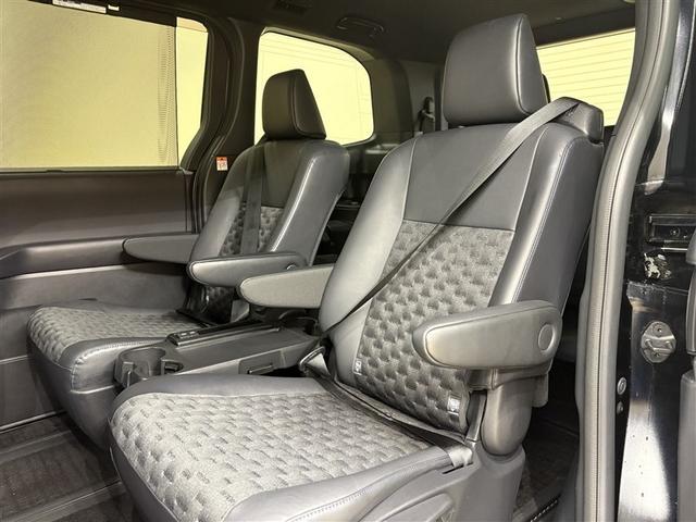 ヴォクシー ハイブリッドＳ－Ｚ　１００Ｖ電源　エンジンスターター　ディスプレイオーディオナビ　フルセグＴＶ　ブルートゥース　ＤＶＤ再生　後席モニター　リヤカメラ　ＥＴＣ　スマートキー　シートヒータ　クルーズコントロール　ＬＥＤライト（28枚目）