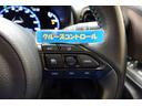 追従機能付きレーダークルーズコントロールで、前方の車両との車速に応じた車間距離を保ち、追従走行を支援します。