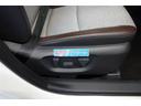 パワーシートです。座席の位置、角度を電動で調整できるので、運転しやすいお好みのシートポジションを簡単に作り出せます。