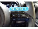 追従機能付きレーダークルーズコントロールで、前方の車両との車速に応じた車間距離を保ち、追従走行を支援します。