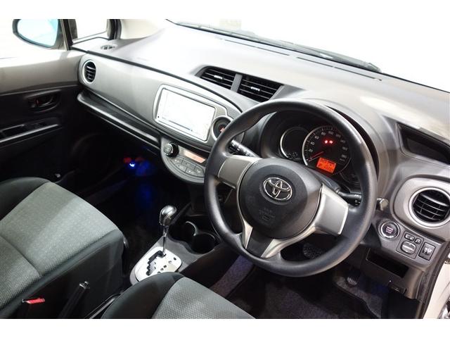 ヴィッツ F スマイルエディション スマートキー・プッシュスタート 整備点検記録簿 ワンセグTV 運転席助手席エアバッグ AUX接続 パワステ 盗難防止システム ナビTV メモリーナビ ワンオーナー パワーウィンドウ オートエアコン(18枚目)