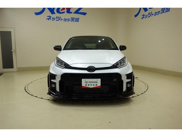 ＧＲヤリス ＲＺ　ハイパフォーマンス　ファースト　エディション　６ＭＴ　ディスプレイオーディオナビ　ブルートゥース　リヤカメラ　ＥＴＣ　スマートキー　オートエアコン　シートヒーター　クルーズコントロール　ＬＥＤライト　アイドリングストップ　セーフティセンス　アルミ（3枚目）